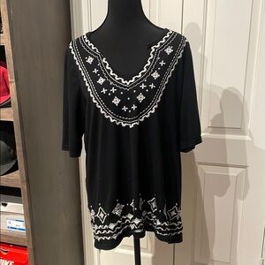 Black and White Graphic Blouse with Elbow-Length Sleeves oversized (A)